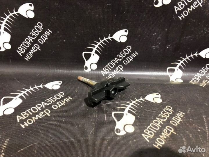 Крепление запасного колеса Chevrolet Lacetti