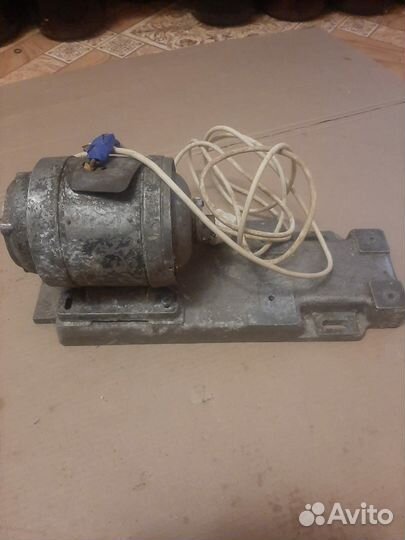 Электродвигатели на 270 Вт и на 100 Вт