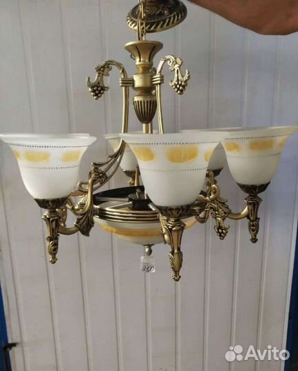 Люстра потолочная. Новая