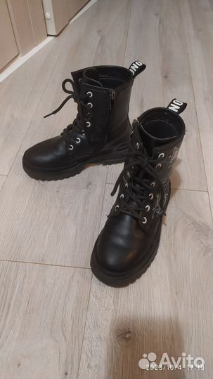 Продам осенние ботинки