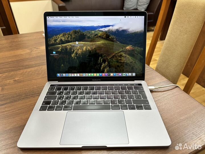 MacBook Pro 13 дюймов, 2018, Retina, Touch Bar