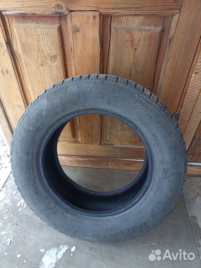 Pirelli Ice Zero 215/65 R16