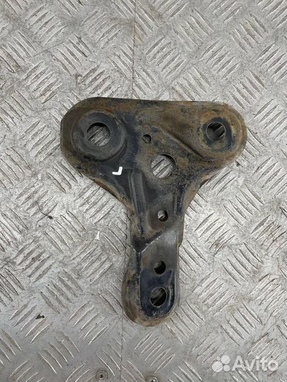 Кронштейн подрамника левый Мазда Атенза GG