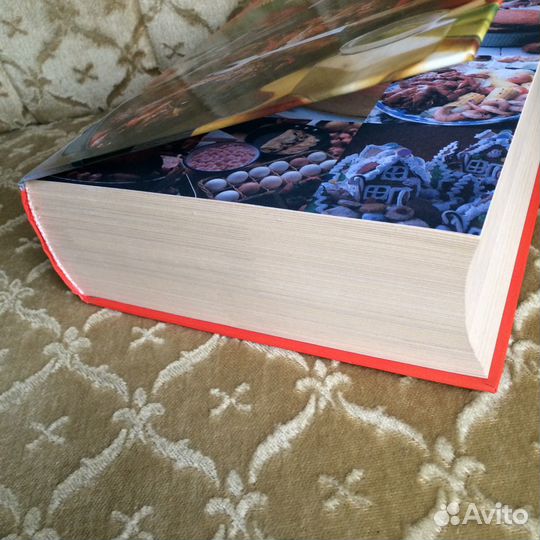 Огромная золотая кулинарная книга можно на подарок