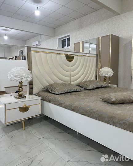 Спальный гарнитур