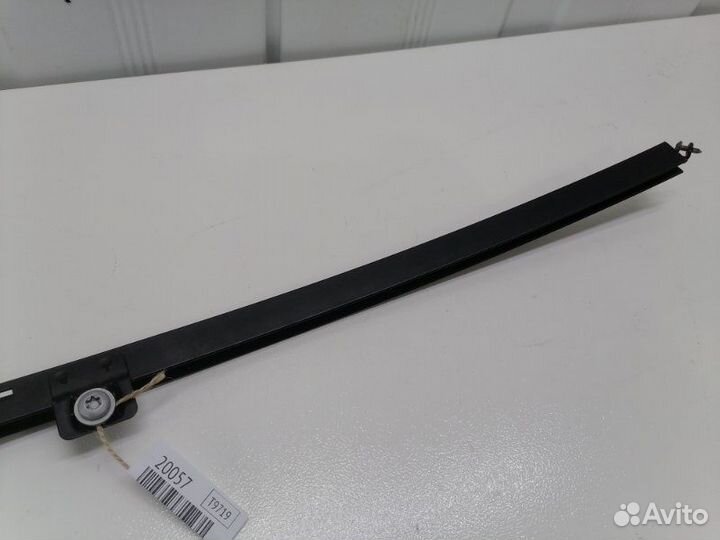 Направляющая стекла двери задняя правая Opel Astra