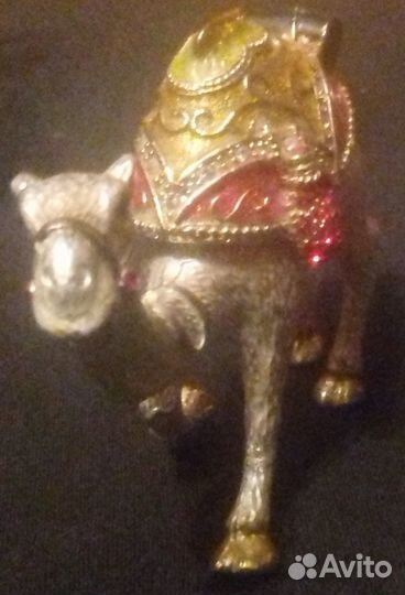 Статуэтка-шкатулка 