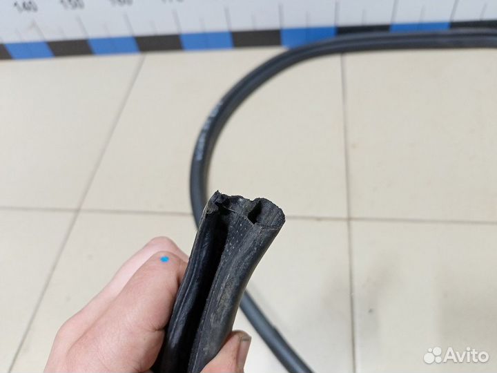 Уплотнитель (внутри) RAV 4 2013