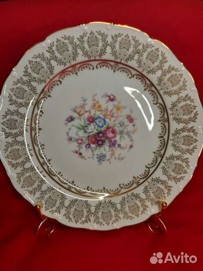 Две декоративные тарелки