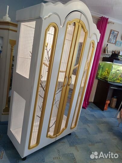 Большая клетка для птиц