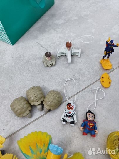 Игрушки из киндера пакетом