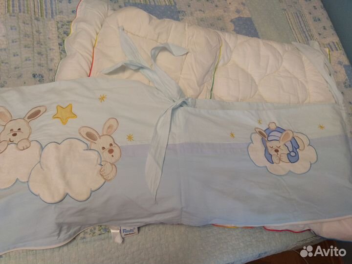 Комплект в детскую кроватку feretti