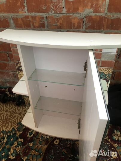 Тумба с зеркалом для ванной