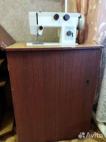 Швейная машина Чайка 143