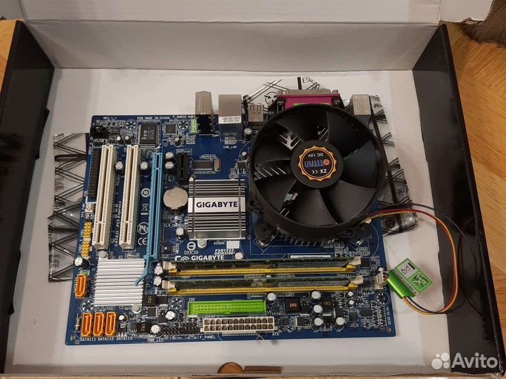 Материнская плата с процессором и памятью