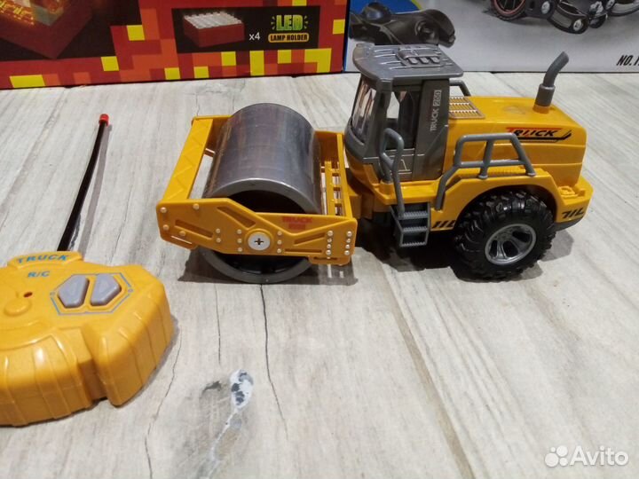 Экскаватор / каток на радиоуправлении