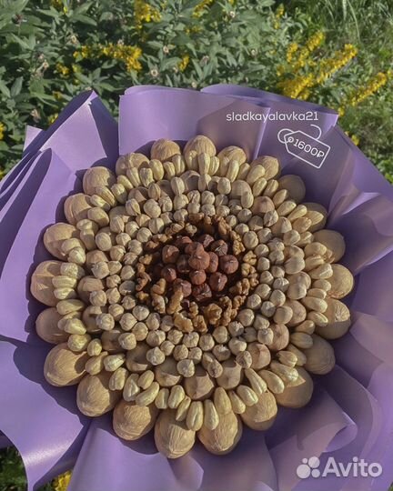 Съедобные букеты из орехов и сухофруктов