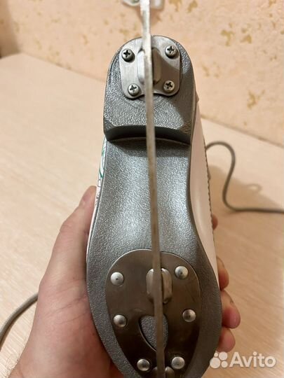 Коньки фигурные 33