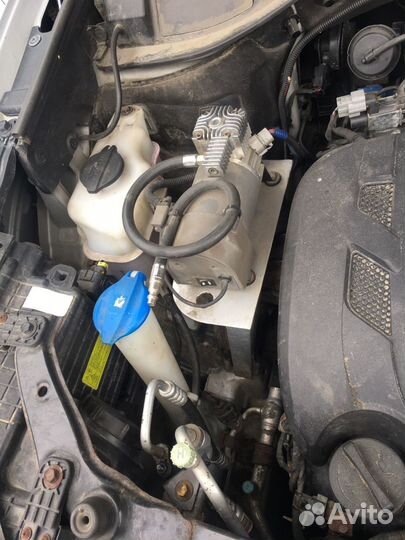 Кронштейн компрессора под капот Hyundai Santa Fe 3