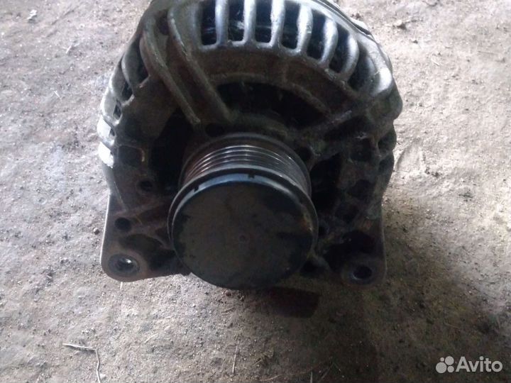 Генератор Renault Duster H4M 1.6 16V б/у 150А