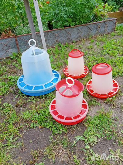 Кормушки и поилки для кур