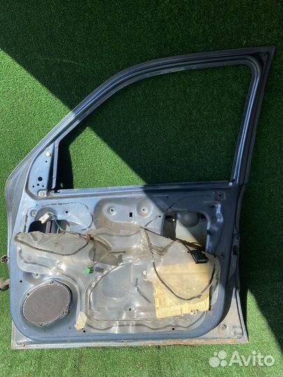 Дверь передняя правая Ford Maverick синяя