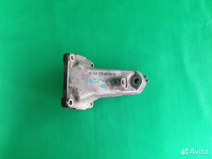 Кронштейн крепления двигателя правый Mercedes w208