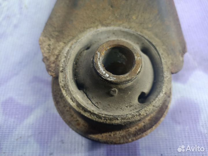 Рычаг передний левый/правый Volkswagen Passat B3