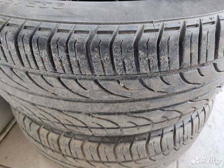 GT Radial Champiro 128 235/60 R16