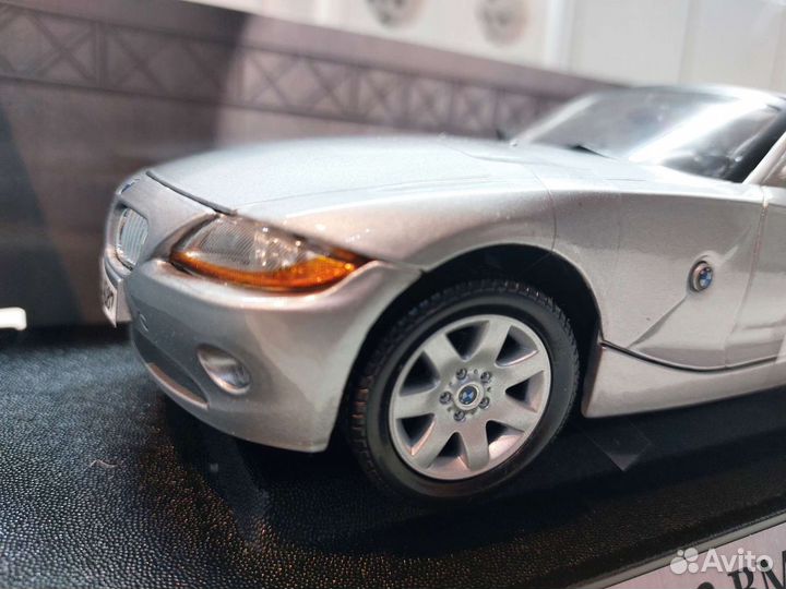 Модель BMW Z4 Roadster 1:18