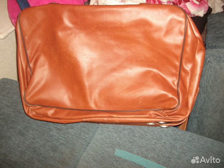 Кожаный чемодан советских времён