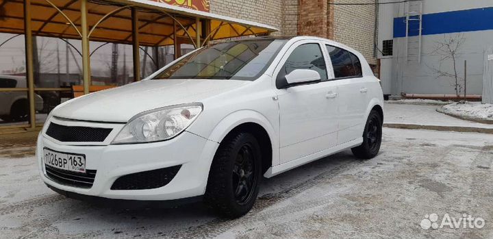 Решетка радиатора на Opel Astra H