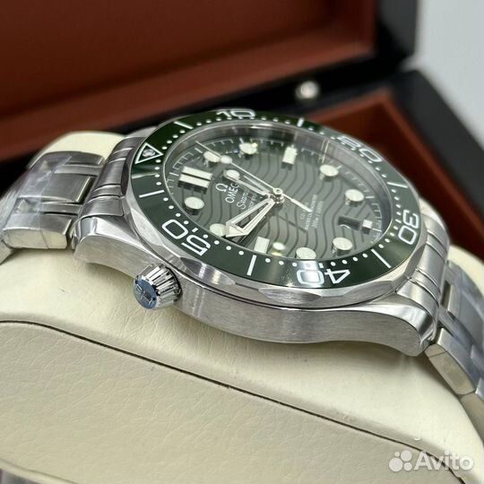 Часы Omega Seamaster Diver 300m Green Dial