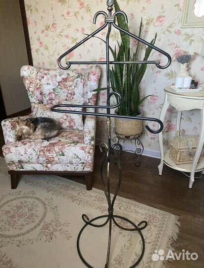 Вешалка металлическая