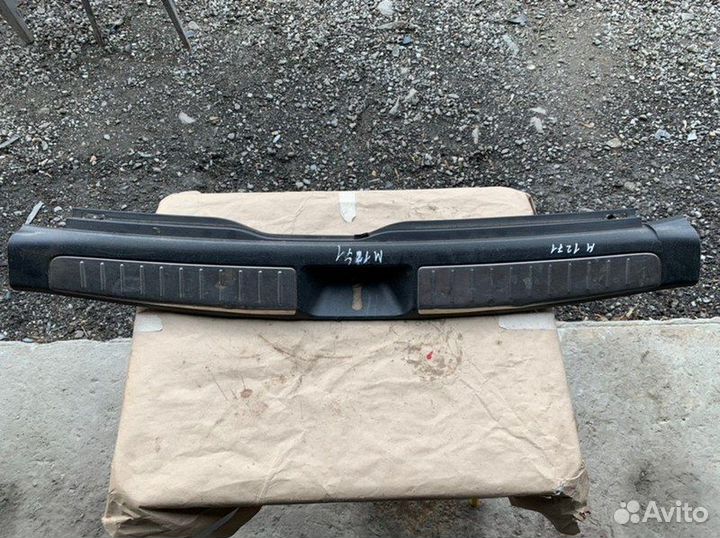 Накладка на панель задка Toyota Avensis 2 T250 1.8