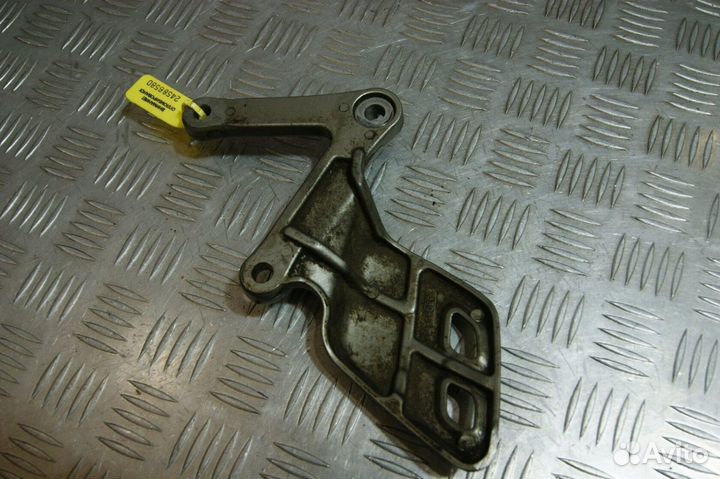 Крепление подножки водителя левое Suzuki GSF250 Ba