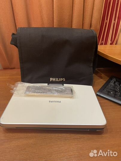 DVD плеер Philips портативный