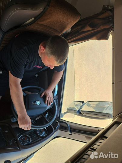 Водитель на седельном тягаче