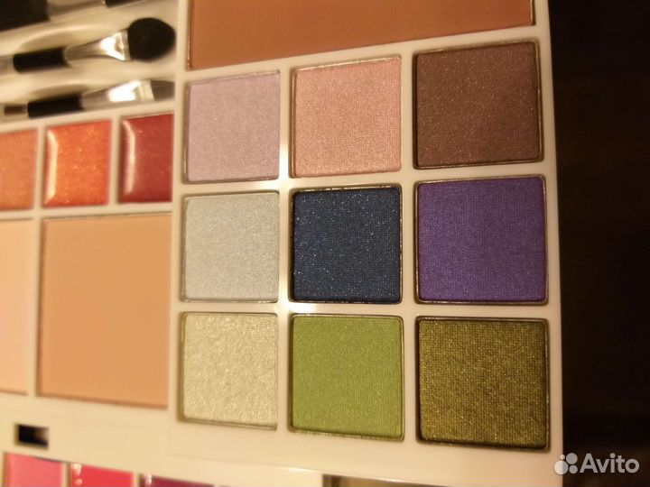 Палетка с зеркалом раскладная тени, помада, пудра