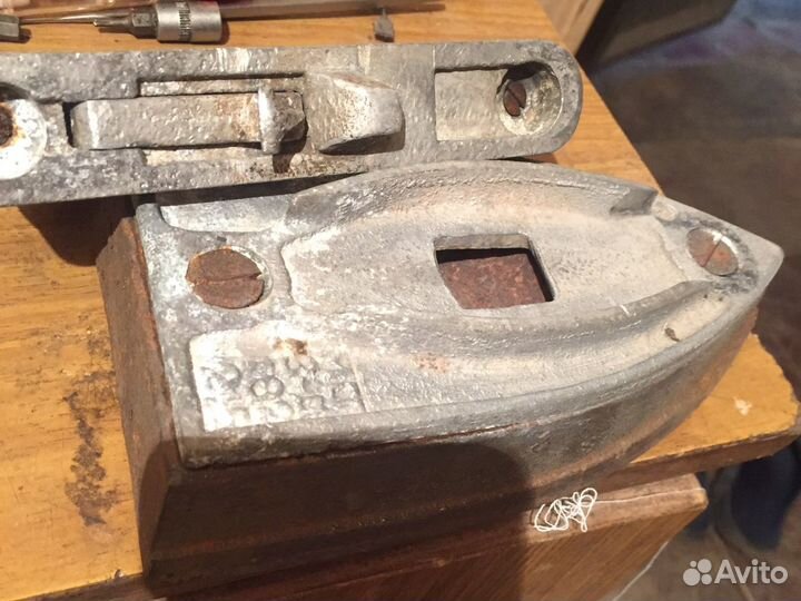 Сторнный утюг