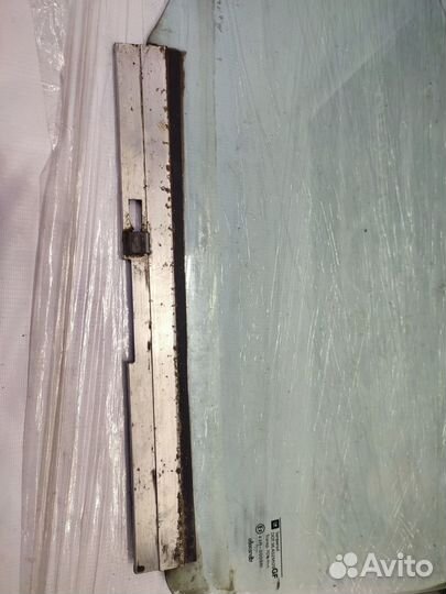 Стекло двери Opel Vectra