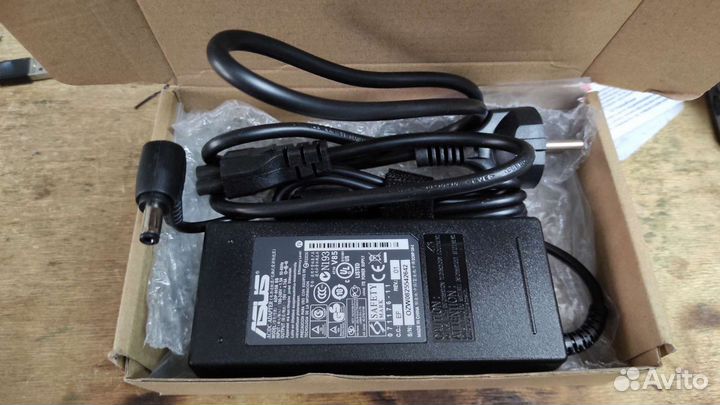 Зарядное устройство для ноутбука. Блок питания