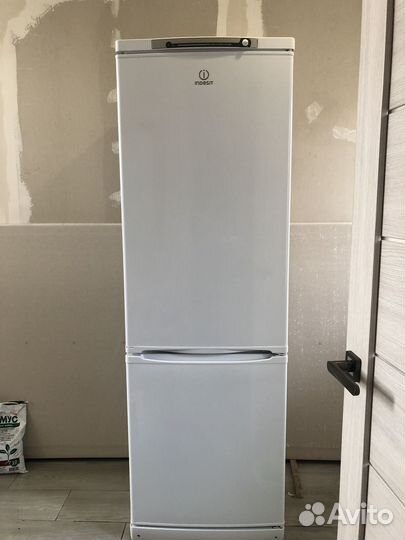 Холодильник бу indesit