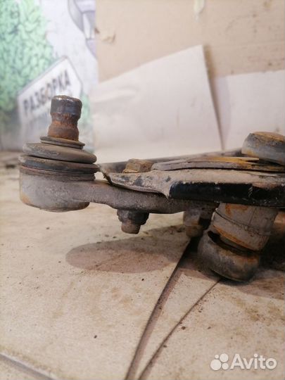 Рычаг передний левый Renault Symbol