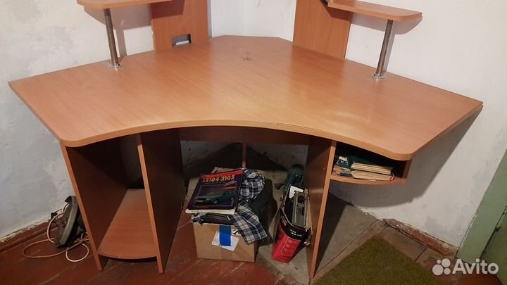 Компьютерный стол угловой