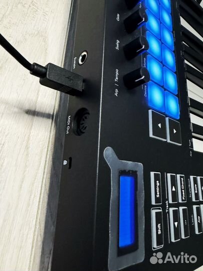 Midi клавиатура novation launchkey 49