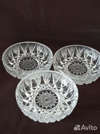 Хрустальные стопки и розетки