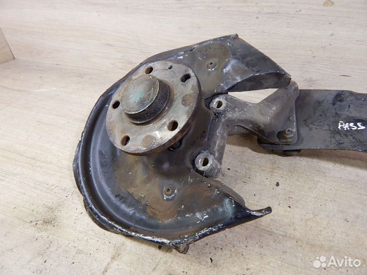 Кулак поворотный задний левый Vw Passat B6