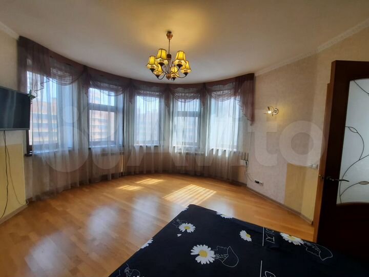 2-к. квартира, 70 м², 13/25 эт.
