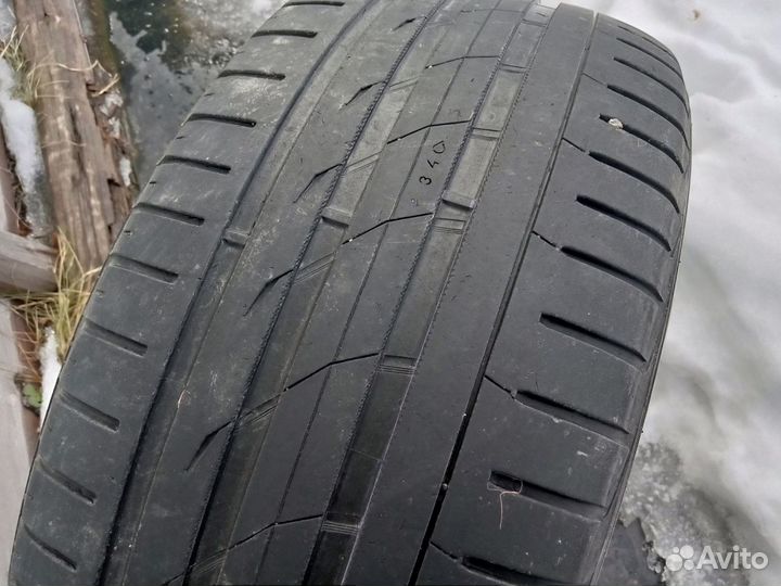 Nokian Tyres Hakka Black SUV 265/45 R21 104